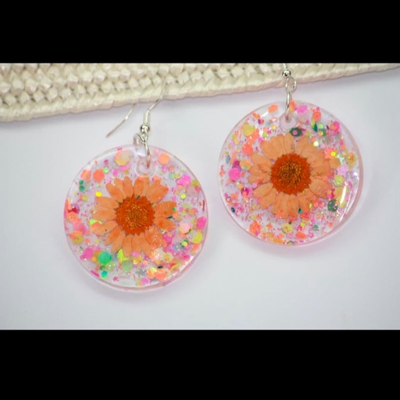 Hand Crafted Daisy Earrings - Picture 1 of 3